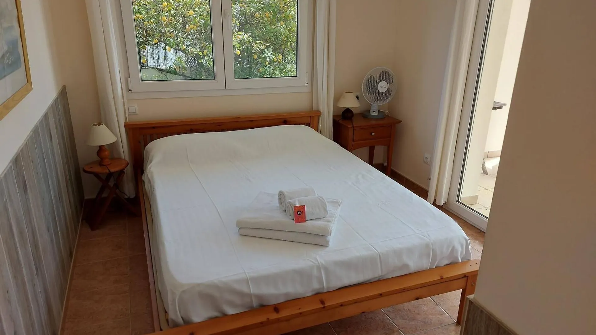 Casa Christa Vila L' Escala 0*,